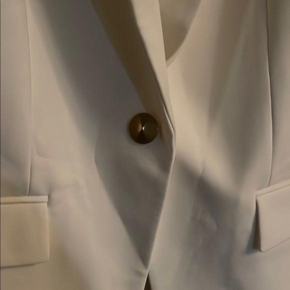 Donna Karan Classic White Blazer - Picture 3 of 5
